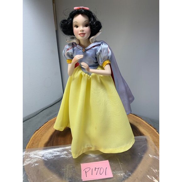 Snow White Ashton Drake Disney Princess Doll Collectible with Yellow Dress & Red - Picture 10 of 10